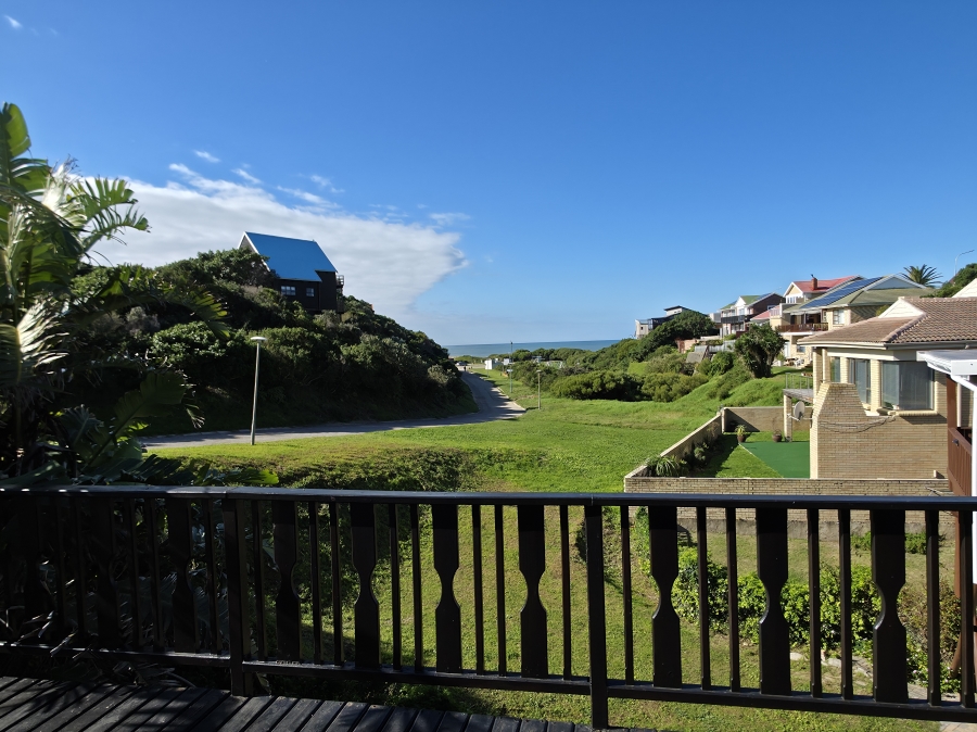 4 Bedroom Property for Sale in Paradise Beach Eastern Cape